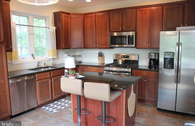 5604 SWIFT CREEK COURT Gallery 3