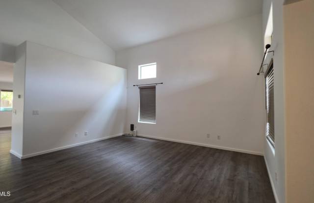 42065 W Hillman Drive Gallery 3
