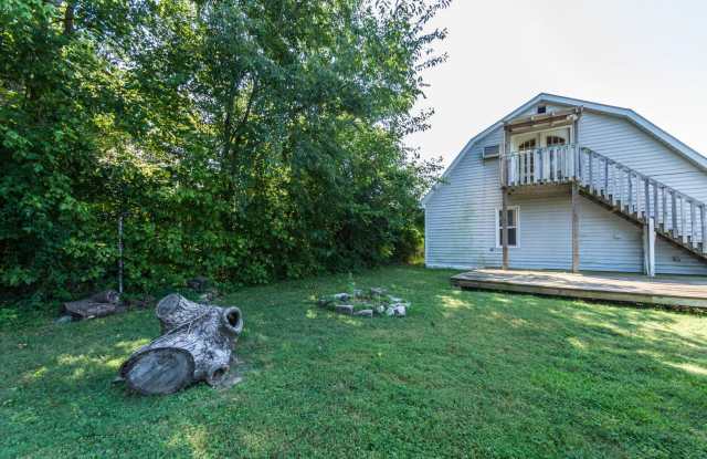 113 E 15th - 4 Bed/2 Bath - Updated kitchen and bath! Gallery 3