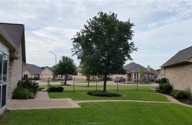 1709 Lakeshore Court Gallery 4
