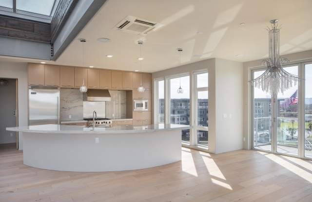 Yacht Harbor Club Gallery 1