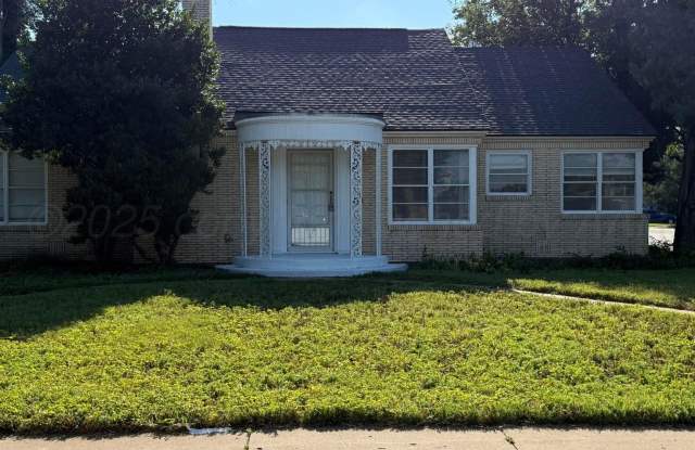 LARGE 2bedroom 1bathroom with 1 car garage with a sunroom CH/A photos photos