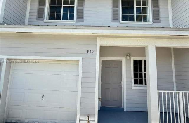 919 SE 16th Ct - 919 Southeast 16th Court, Homestead, FL 33034