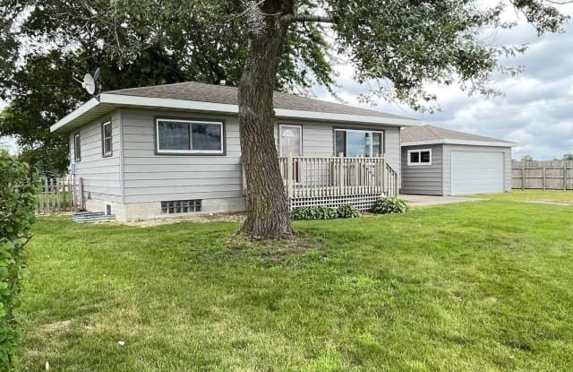 7025 Waverly - 7025 Waverly Road, Black Hawk County, IA 50613