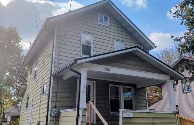 2 Bedroom, 1 Bathroom Home for Rent. Gallery 1