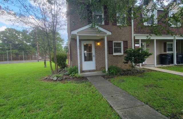Gorgeous Townhome in Jacksonville! - 124 Palace Circle, Jacksonville, NC 28546