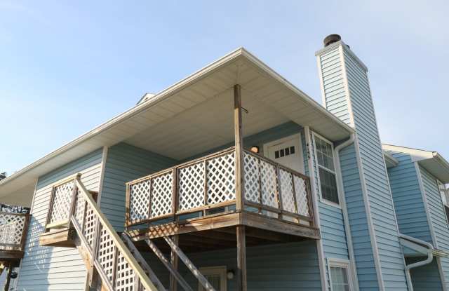 2 bedroom 1 bath condo near Town Center in Virginia Beach! Gallery 1