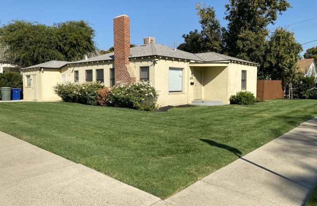 Lovely 2-bdrm./1-bath home with bonus room available now! photos photos