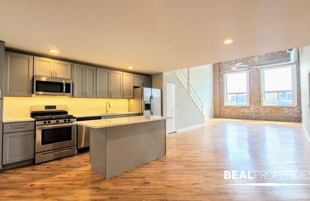 2320 N Damen Ave photos photos