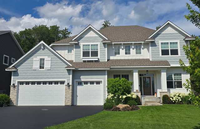 Luxury 5BR Home with Sport Court in Eastbrook Community – Cottage Grove Gallery 1