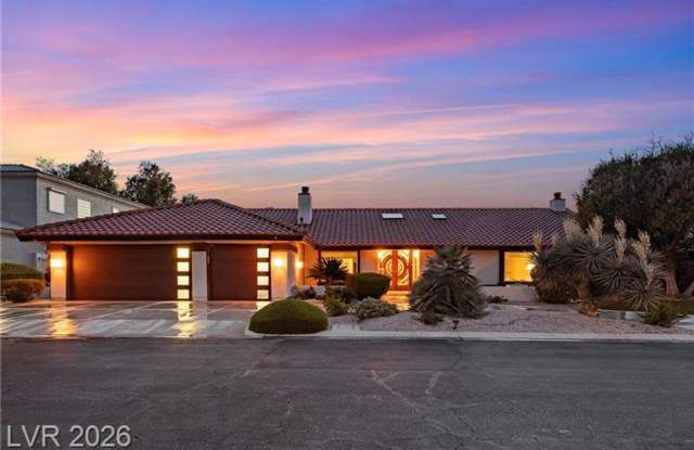 Hard to Find, Single Story Pool and Spa Home Gallery 1