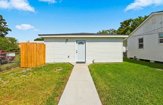 230 1/2 Morrison Avenue Gallery 1