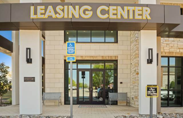 Axis at Watters Creek Gallery 4