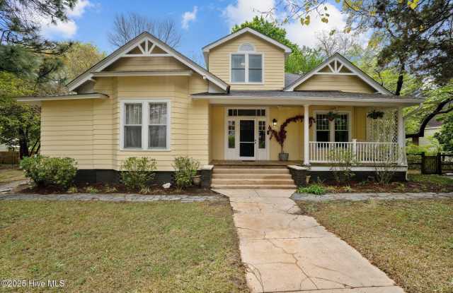 802 N Poplar Street photos photos
