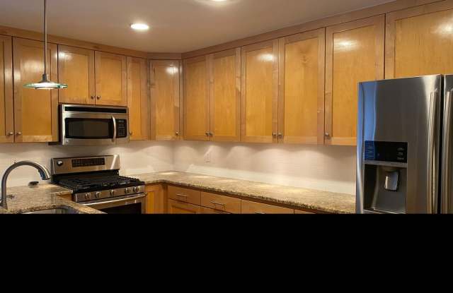 609 Botetourt Gardens^^ Gallery 4
