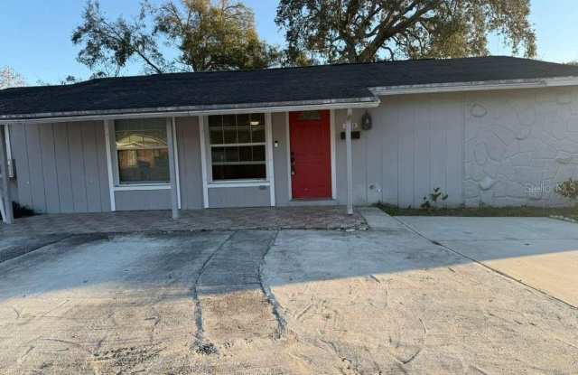 8518 WOODLAKE Drive Gallery 3