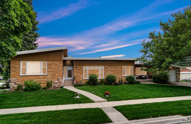 9157 S Avers Avenue - 9157 South Avers Avenue, Evergreen Park, IL 60805