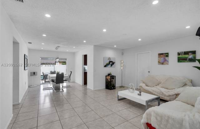 11911 NW 32nd Mnr Gallery 3