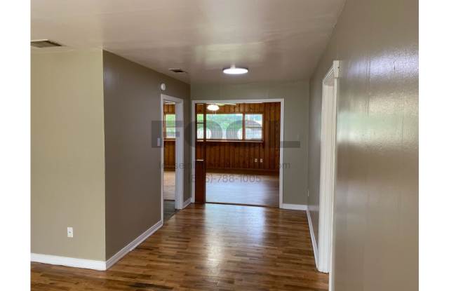 Large 2/1/1 in Tech Terrace - 3112 33rd Street Gallery 3
