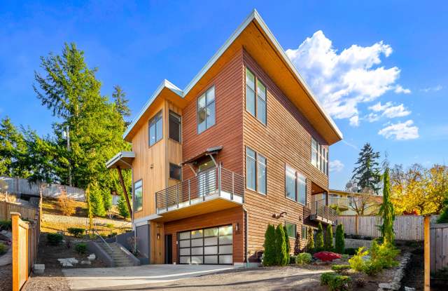 Gorgeous High End 4 Bedroom 4 Bath Newport - 13063 Southeast 43 Place, Bellevue, WA 98006