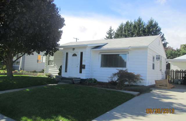 2 bedroom home with great back yard! photos photos