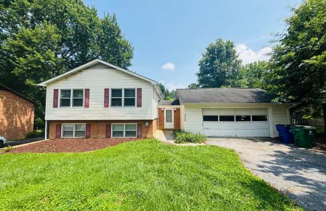 5 Bedroom, 3 Bath House with a 2-car garage photos photos