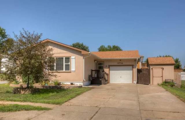 5716 S 136th St - 3 Bed/2.5 Bath in Millard School District | Vaulted Ceiling, Finished Basement, Attached Garage photos photos