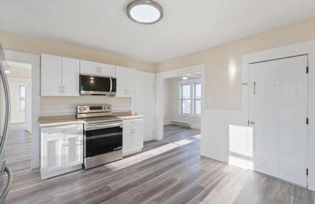 462 Dubuque Street - 462 Dubuque Street, Manchester, NH 03102