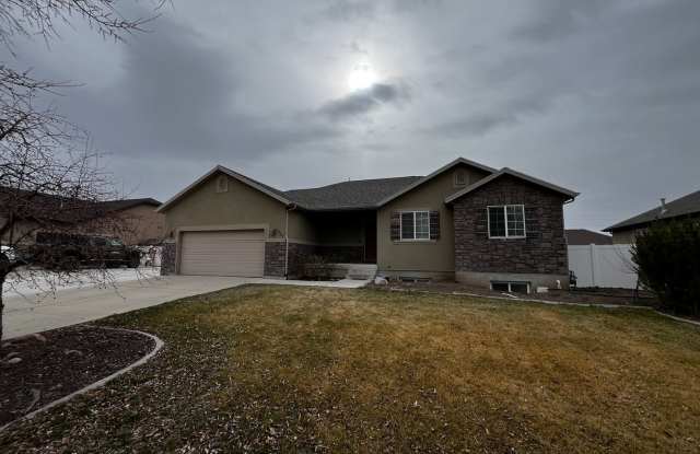 Beautiful 3 Bedroom/2 Bath Home in Springville! photos photos