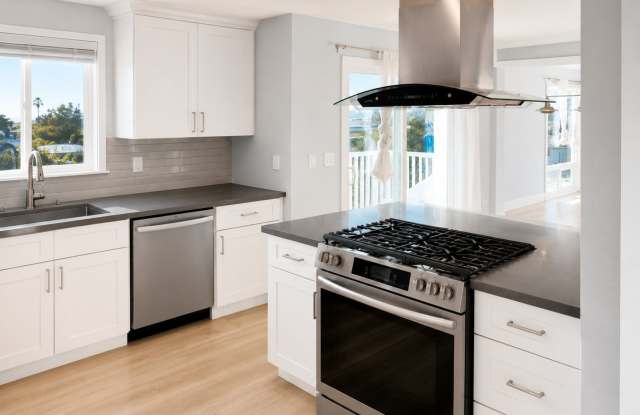 Stunning Manhattan Beach Condo - 5 Minutes From The Beach! photos photos Stunning Manhattan Beach Condo - 5 Minutes From The Beach! photos photos