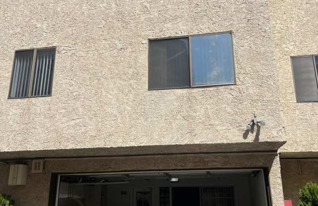 Beautiful 3-Bed/3-Bath Van Nuys Condo – Spacious Kitchen  Attached Garage photos photos