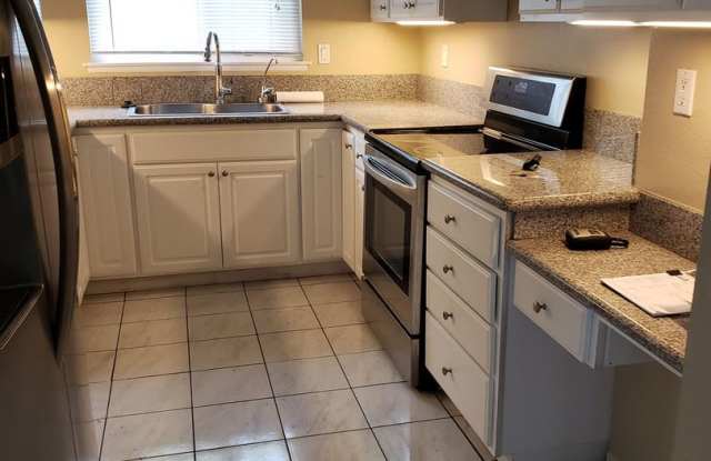 636 Lakeview Ln #1 Gallery 3