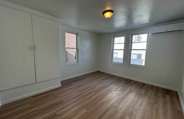 681 Rhinelander Ave photos photos