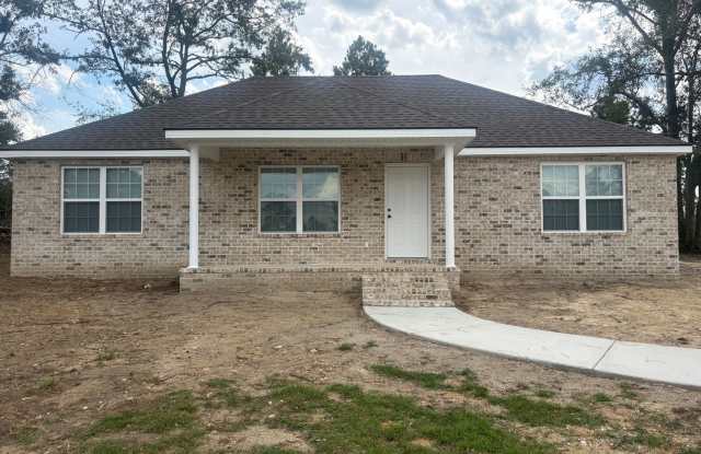3 Bed 2 Bath Brick Home - Now Available - 106 West 10th Street, Vidalia, GA 30474