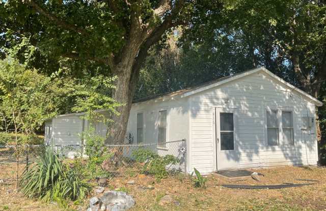 1 Bed/1 Bath w/yard Close to Downtown photos photos