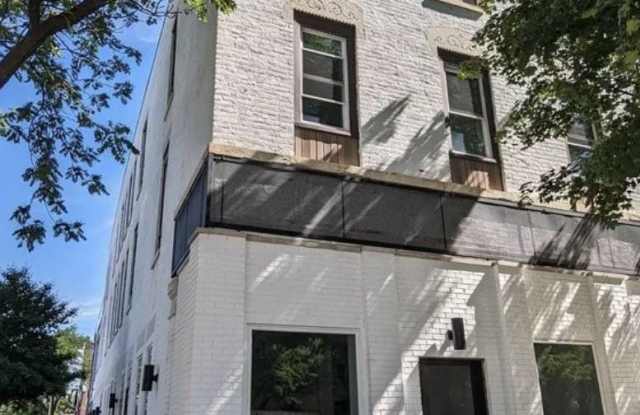 449 N Elizabeth St Gallery 2