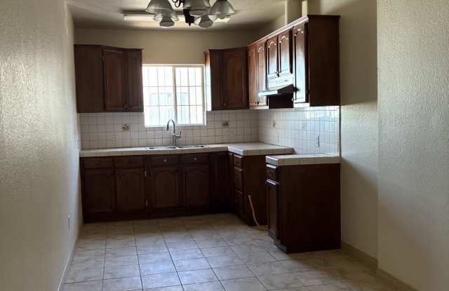 4264 S MENLO AVENUE photos photos
