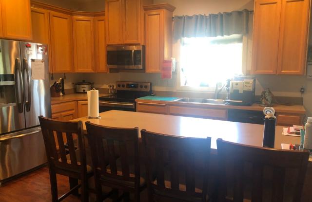 4 bedroom 2.5 bath home for rent in Quincy - 811 Country Avenue Northeast, Quincy, WA 98848