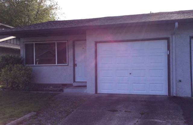 Totally Updated, Beautiful Duplex unit! Available May 1st! Auburn, WA 98002 - 2212 L Street Northeast, Auburn, WA 98002