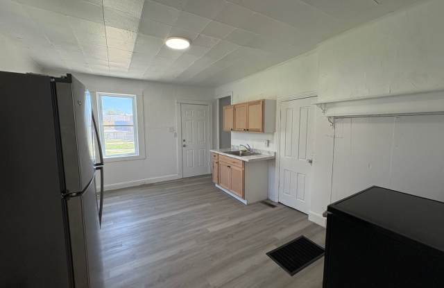 Newly Renovated Two-Bedroom, One Bathroom Row Home - MOVE-IN SPECIAL! GET $700 OFF YOUR SECOND MONTH’S RENT!! Gallery 3