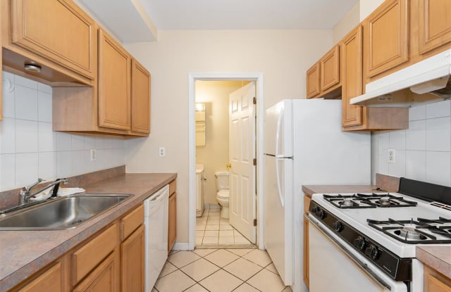637 GARDEN ST - 637 Garden Street, Hoboken, NJ 07030