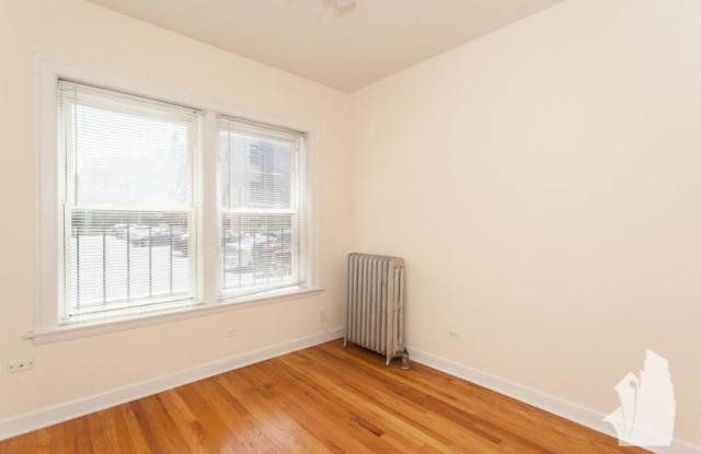 3922 North Pine Grove Ave. Gallery 4