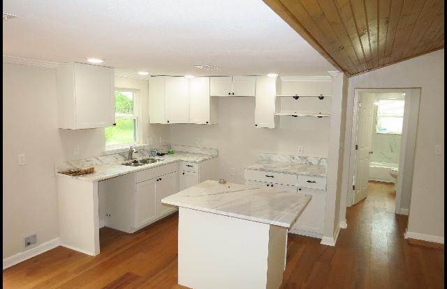 6522 Springhill Road Gallery 4