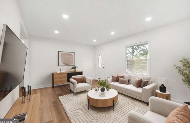 578 Alfred Road NW Gallery 3