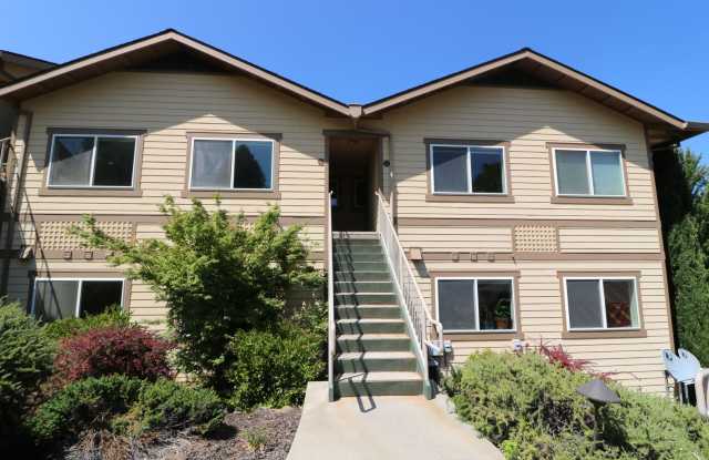 2-bedroom, 1 bath, Upstairs Apartment in Ashland! photos photos