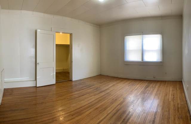 916 Axtell Apt C Gallery 4