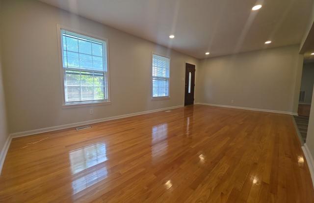 5020 Northwest Parkwood Drive Gallery 2