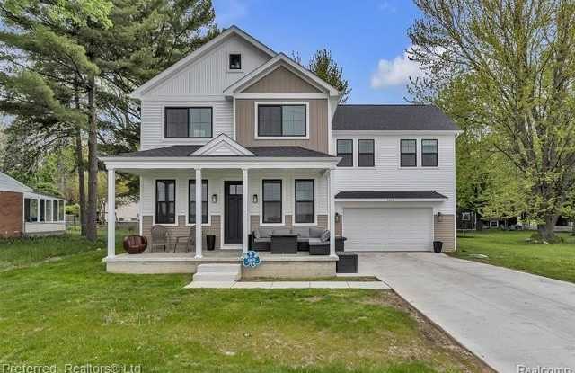 5264 Cooley Lake Road Gallery 3