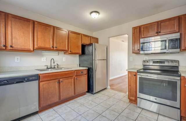 Space to Settle In, Convenience to Keep You Connected — 3 Bedrooms, 1.5 Baths in Virginia Beach’s Northridge Community! Gallery 4