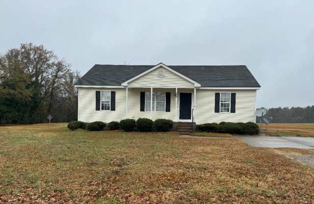 Single Family Home in Nashville - 100 East Cedar Street, Nashville, NC 27856